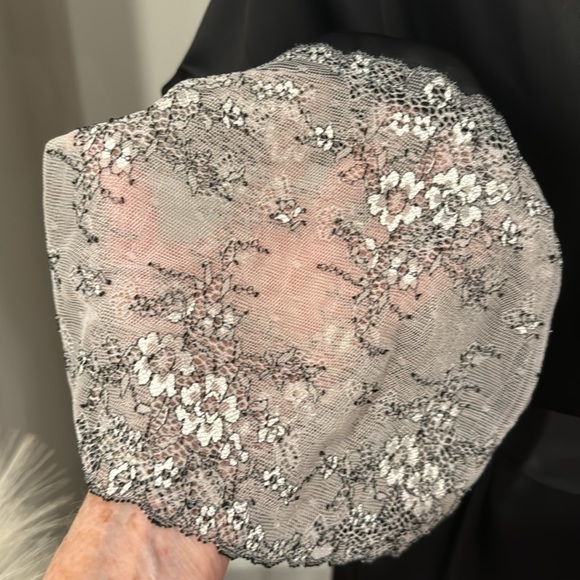 Flora Nikrooz Robe - Picture 3 of 11